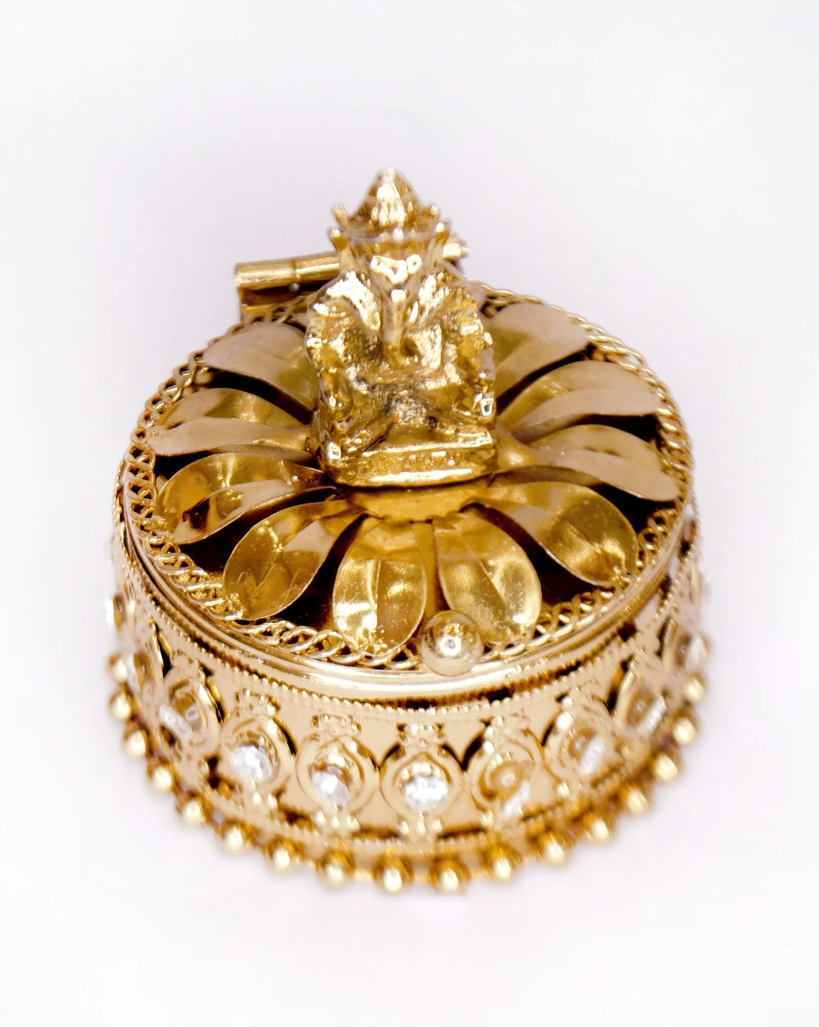 GOLDEN METAL SINDHOOR & GIFTING SILVER COIN BOX, MONEY BOX – GCB09